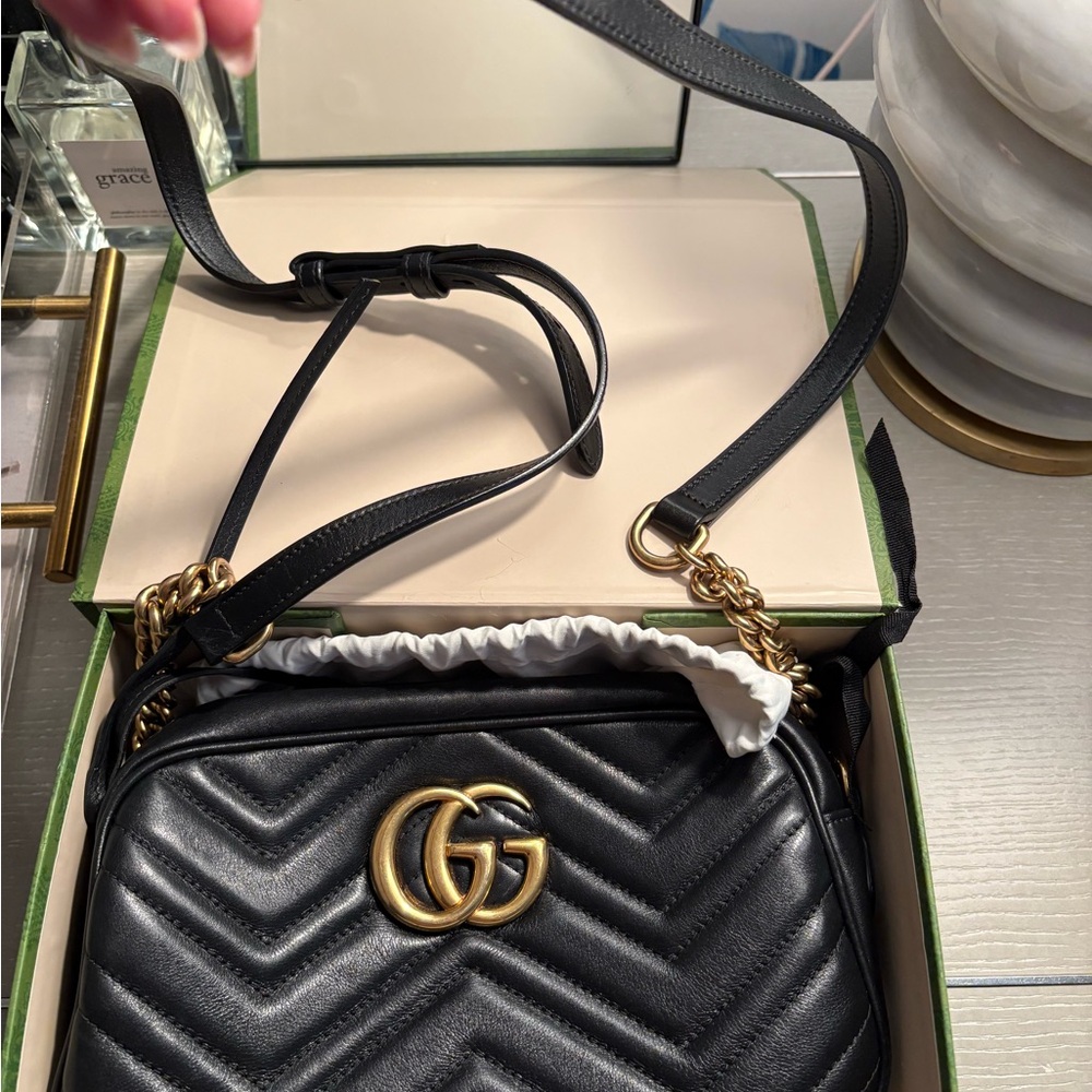 Authentic Small Gucci Black Leather Marymount Bag with Tan Interior - Picture 2 of 5